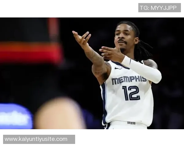 莫兰特对阵湖人时疑似受伤突破落地后捂腿一瘸一拐引发担忧